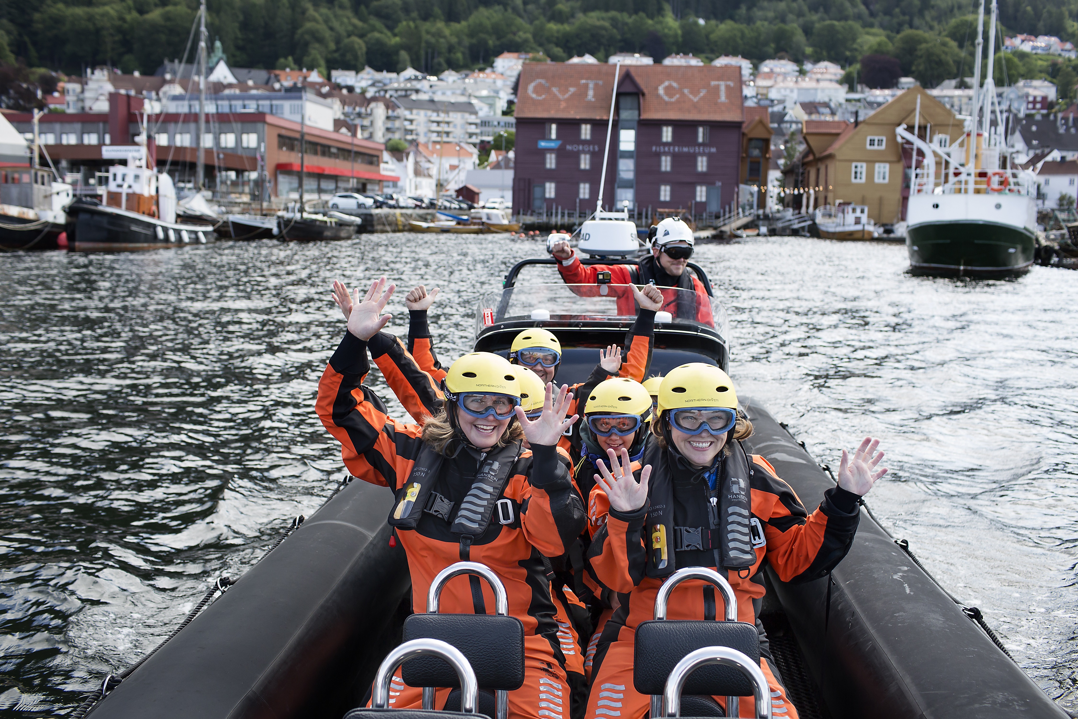 RIB-tur til et havbruksanlegg utenfor Bergen