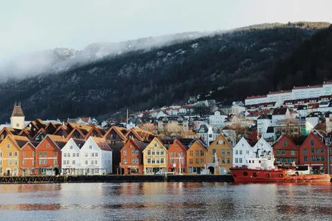 Bryggen i Bergen i tåke